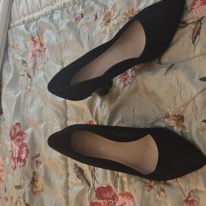 Kurt Geiger suede shoe size 9 .
